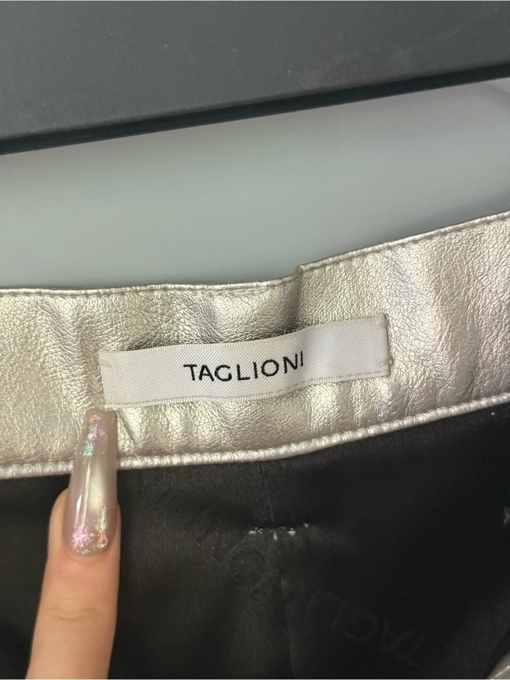 TAGLIONI Metallic Silver Faux Leather Shorts | Size 27 | Mid Rise